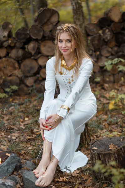 Наталья Поклонская, Поклонская скандал, Поклонская Хэллоуин 2024, белое платье, фото