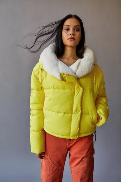 пуховик с овчиной, модный пуховик, тренды сезона, тренды зимы 2021, пуховик на зиму, модные тренды