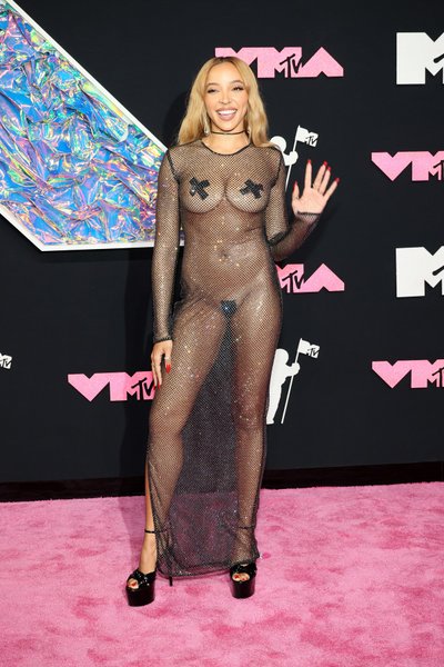 MTV VMA 2023, тинаше, голое платье