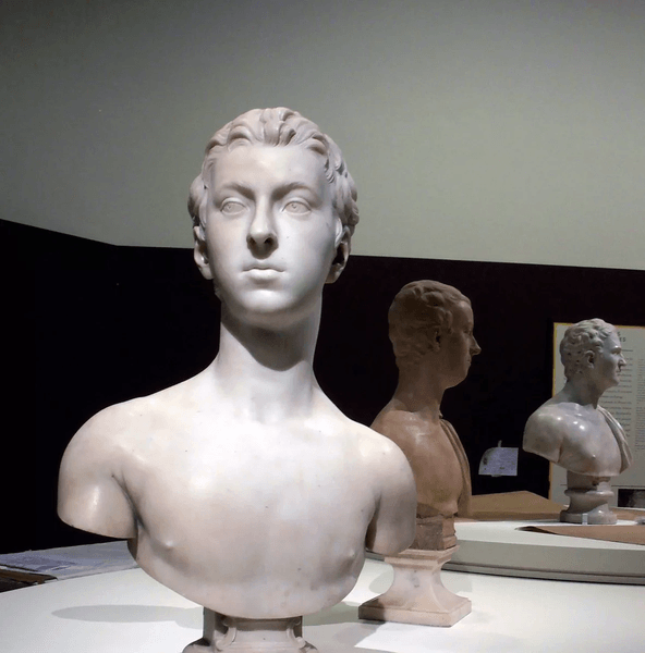 Знайдена в сараї скульптура, Погруддя Бушардона, гроші, аукціон, 300-річне погруддя, знайшли в сараї, підпирав двері, цінна знахідка,