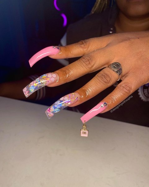 подвески на ногти, модный маникюр, тренды маникюра, маникюр 2022