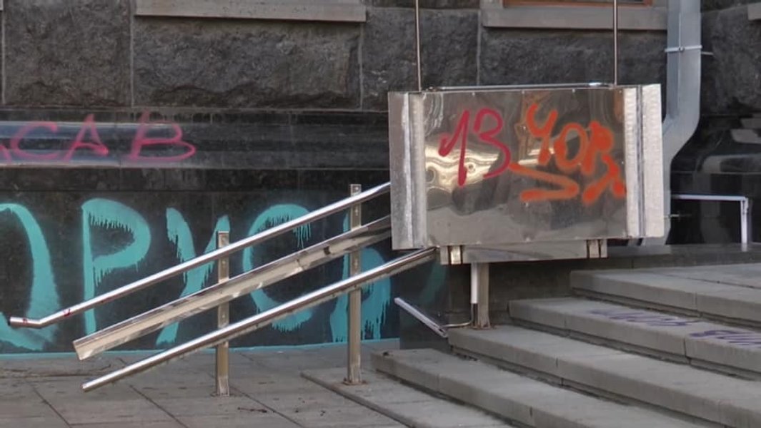 погром на Банковой, офис президента, вандализм, акция в защиту Стерненко