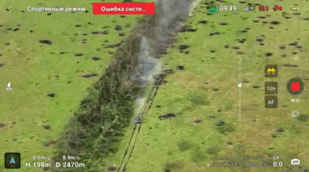 Український танк веде вогонь по окупантах під Бахмутом