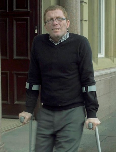 Победитель лотереи, инвалид, костыли, пособие, деньги, суд,