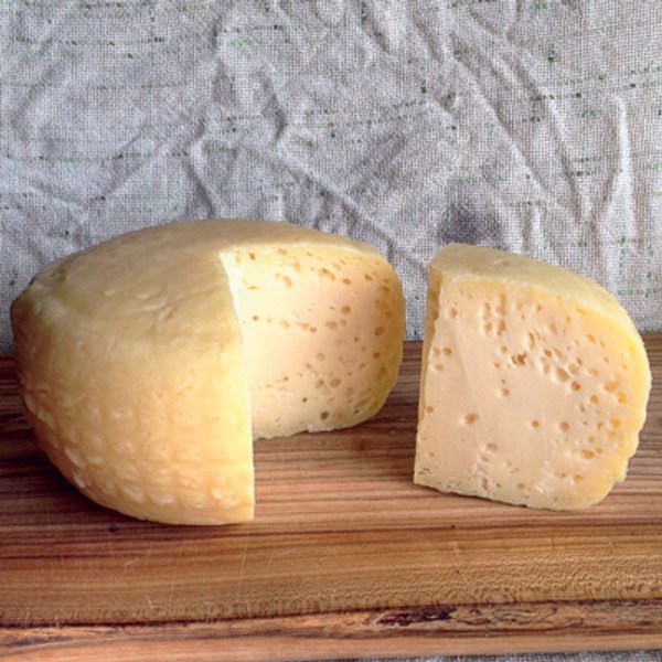 

Сыра грамм. Экопродукция с "Лесной фермы" раскупается в соцсетях за считаные часы
