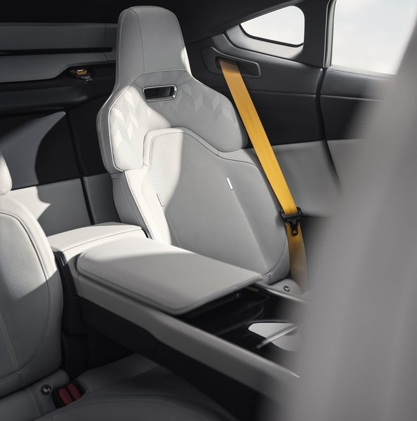 Салон Polestar 5