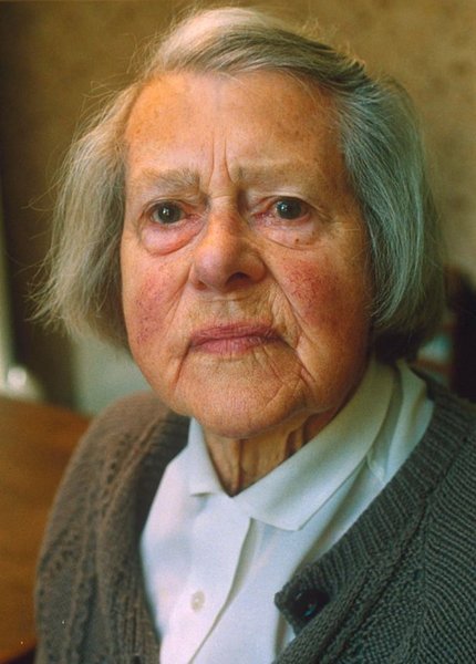 Бабушка-шпионка, шпионка, Агент Хола, КГБ, ядерное оружние, государственные секреты, война, коммунизм,