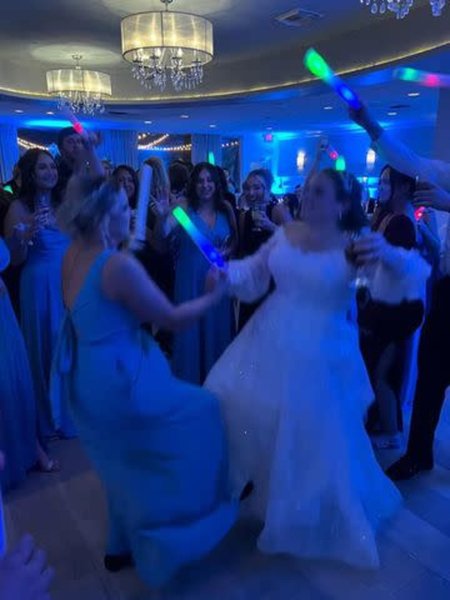 Наречена знепритомніла, наречена, погане самопочуття у нареченої, наречена впала, впала на танцполі, викликали швидку, швидка допомога, випадок на весіллі