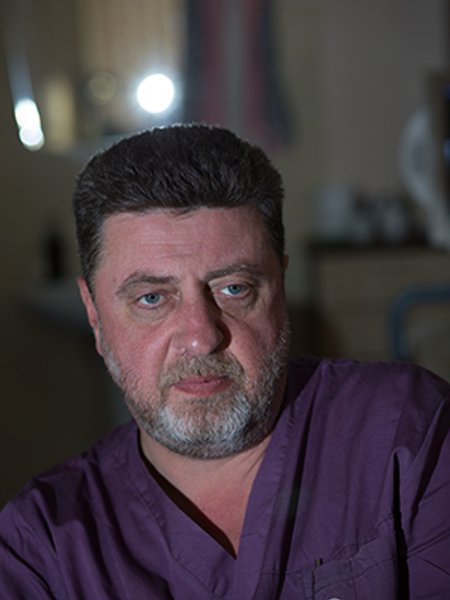 

Владислав Горбовец: "С июня 2014 года, когда началась война на востоке страны, пытался найти себе применение. Поскольку стрелок из меня никудышный, танкист — еще хуже, в армии я вообще никогда не служил, родилась идея помогать стране как медик"
