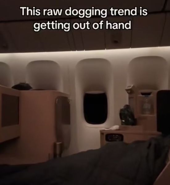 Мужчина удовлетворял себя в самолете, Грейс О'Нил, пассажиры в салоне авиалайнера, курьезы, смешные истории во время путешествий