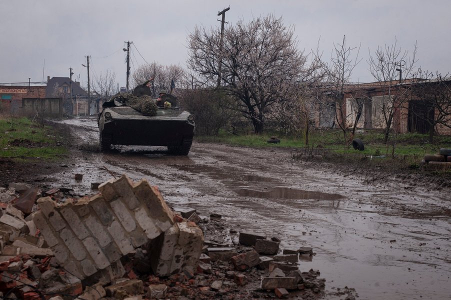 бахмут, донецкая область, всу, солдаты, бои, город обстрел, пехота, снаряд, артснаряд