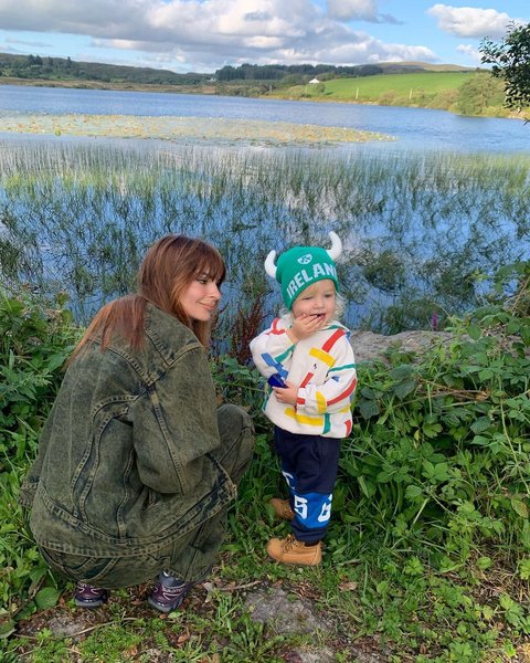 Эмили Ратаковски с сыном