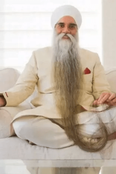 Житель Канады Сарван Сингх, самая большая борода