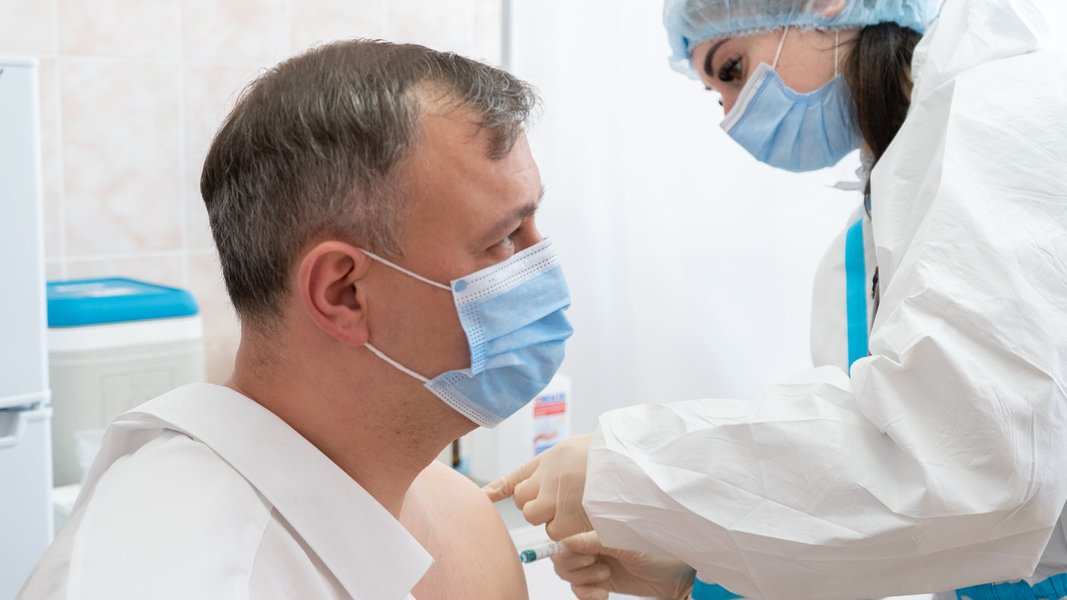 Офис генпрокурора, вакцинация, Sinovac, сотрудник,