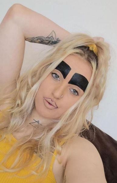 Жінка з найбільшими бровами Великої Британії, матір хочуть позбавити дитини, фото, зовнішність, ідеал краси