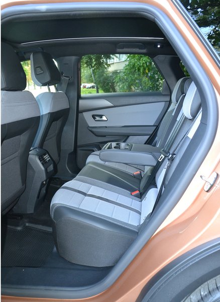 Задні сидіння Опель Грандленд