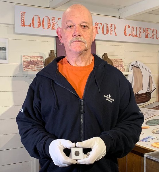 Уильям Гилберт, монета, музей, снимок