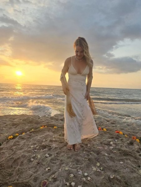 Ким Адамс вышла замуж сама за себя