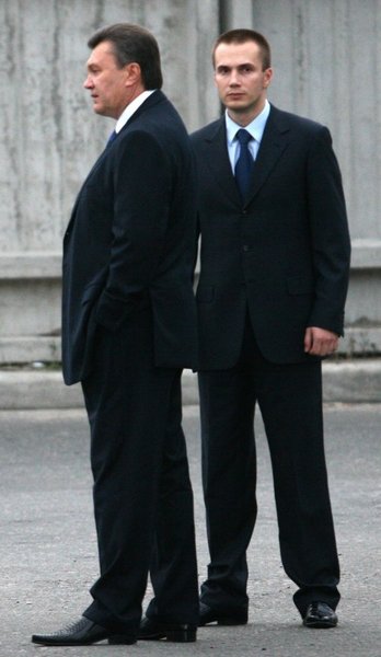 виктор янукович, александр янукович