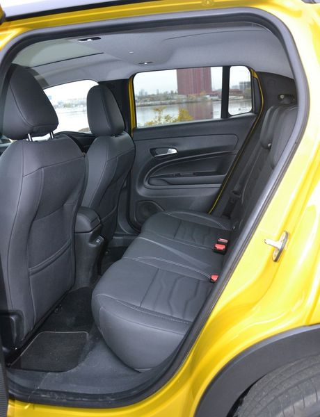 задние сиденья Jeep Avenger, Jeep Avenger, новый Jeep Avenger, кроссовер Jeep