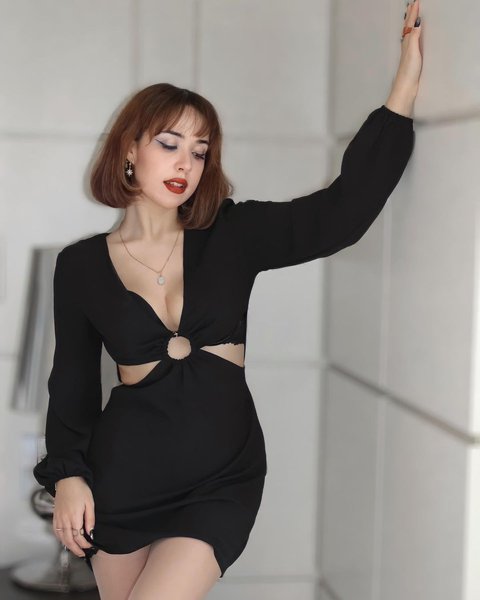 модные платья, тренды весны 2022, модные тренды, платья, платья с вырезами