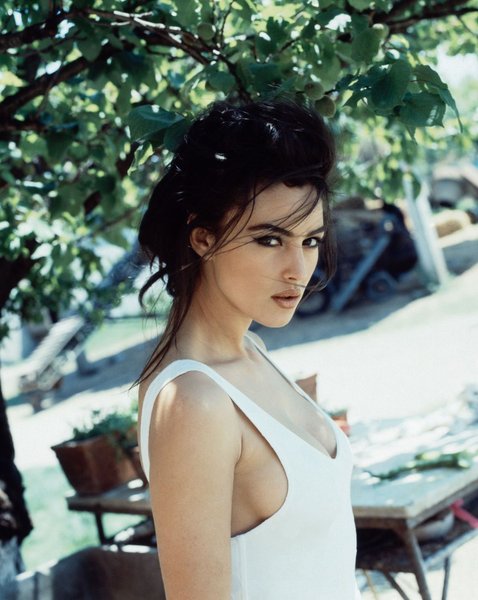 Моника Беллуччи в молодости