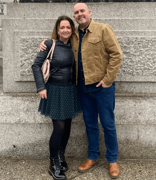 Никола Гловер с мужем живут в деревне