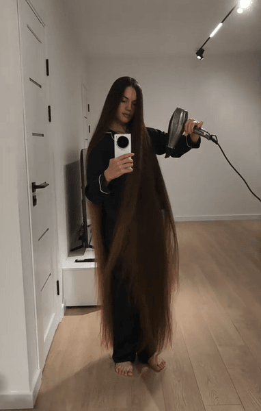 Девушка с длинными волосами, Рапунцель в реальной жизни, волосы до пола, здоровые и крепкие волосы, звезда соцсетей, блогерша