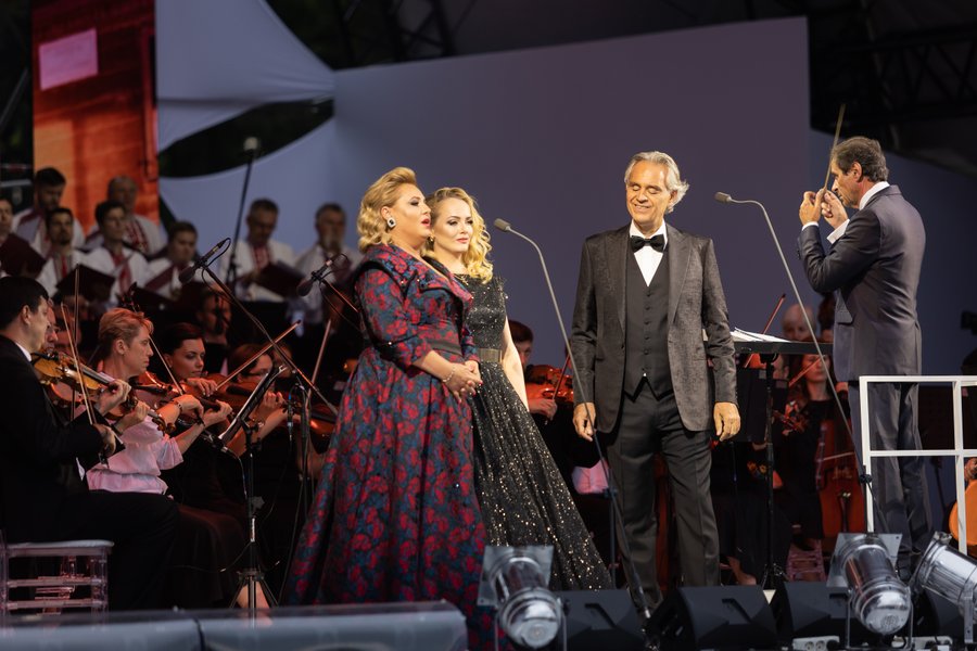 Андреа Бочелли, Людмила Монастырская, Тамара Калинкина