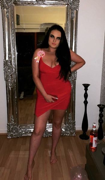 Оптическая иллюзия в зеркале, курьезы, приколы, интересные фото, снимки, Конни Уайт из Фолкерка, девушка оконфузилась