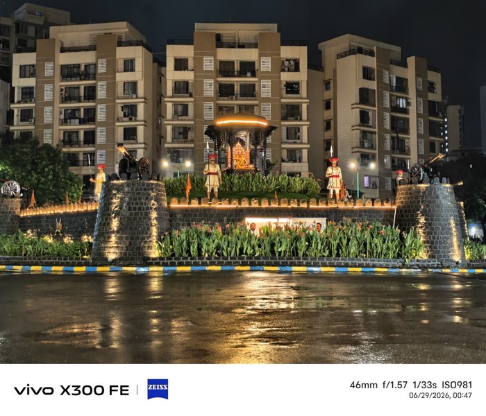 Фото в ночном режиме на Vivo X300 FE