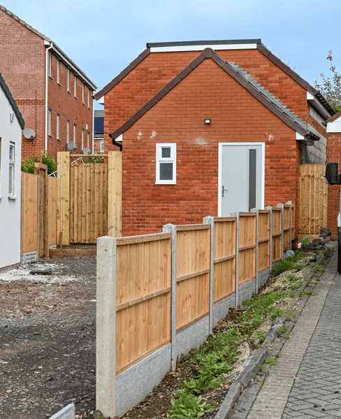 Цегляна прибудова у Вустері, збудована для доньки, через яку виник конфлікт із сусідами та міською радою