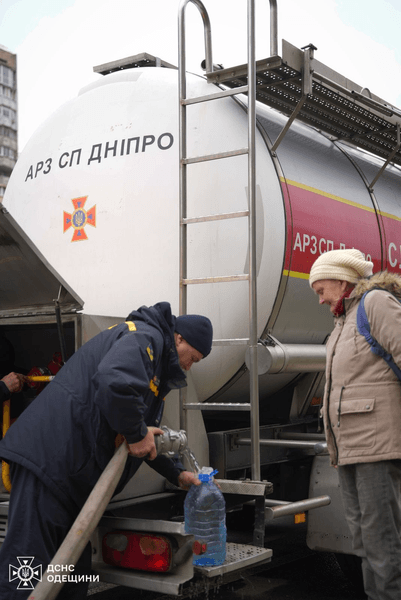 Підвоз води після обстрілу в Одесі