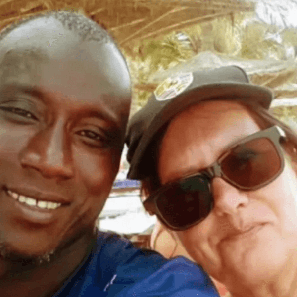 Зена и Эбрима похлопали друг друга