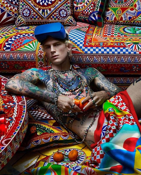 Machine Gun Kelly, машин ган келлі, рекламна кампанія, Dolce & Gabbana Casa, дольче Габбан