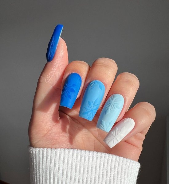 снежный маникюр, зимний маникюр, маникюр на декабрь, тренды маникюра, модный маникюр