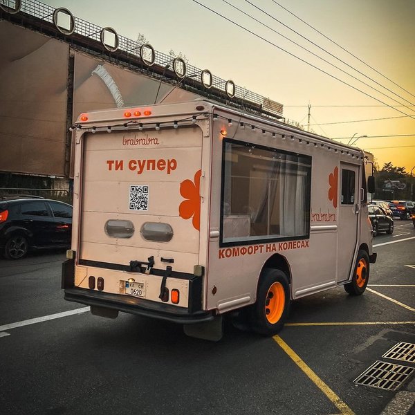 Фургон з морозивом GMC P3500 Van