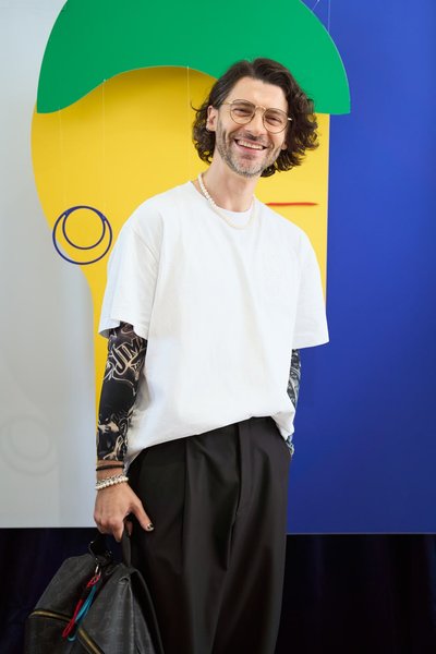 Макси Киреев на перфоменсе-презентации в Киеве