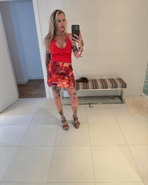 Лара потеряла все состояние, а ее брак распался