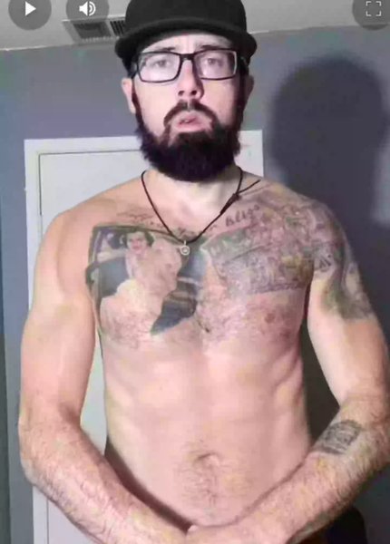 Чоловік зробив 500 віджимань за годину, багато віджимань, швидкі віджимання, до і після, змінилося тіло, тіло чоловіка,