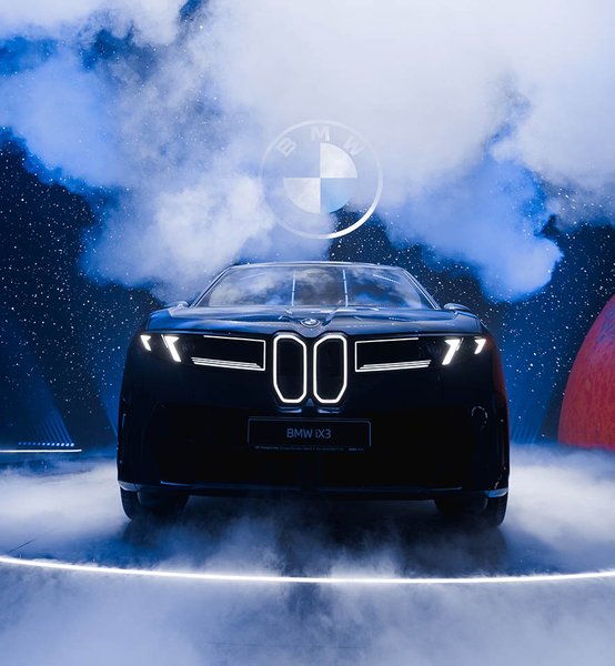 Передня частина BMW iX3