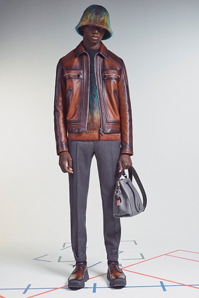 Потертая кожаная мужская куртка 2021