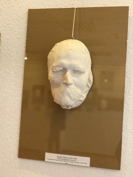 У посмертних масках великих людей проявляється епоха Михайла Булгакова