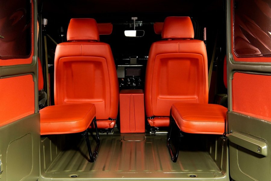 Интерьер Toyota Land Cruiser (FJ40), багажник Toyota Land Cruiser (FJ40), задний рядToyota Land Cruiser (FJ40)