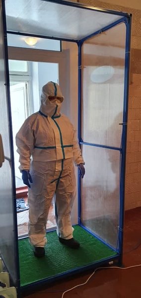 костюм проти covid-19