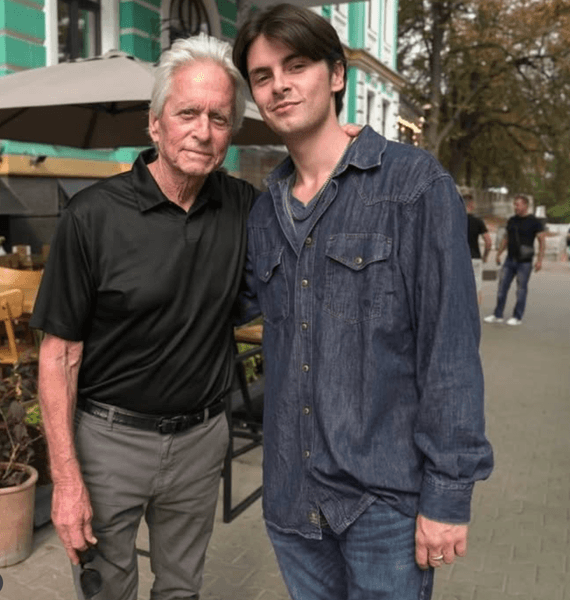 Майкл Дуглас із сином у Києві