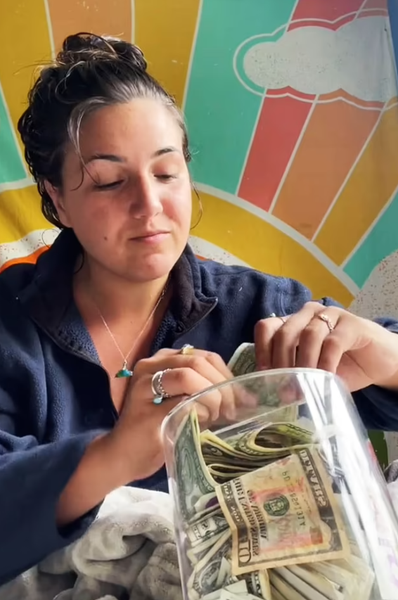 Чайові офіціантки, заощадження, подорожі, туризм, відпочинок, мандрівки Європою, фото, курйози