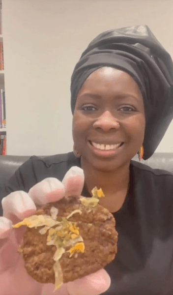 Женщина год хранила гамбургер, Биг Мак, McDonald's, зеленый салат, не стал бы это есть, еда из McDonald's, фастфуд, хранила в холодильнике