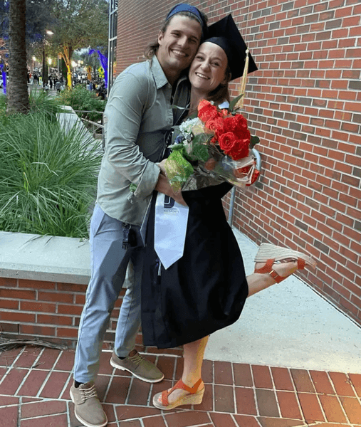 История любви, школьные друзья поженились, спор на выпускной, учились в одной школе, выпускники, жених и невеста, свадьба