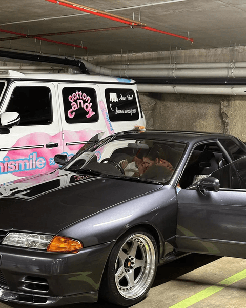 Модель подарила бывшему парню машину, дорогой подарок, автомобиль, бывшая пара, отношения, модель, звезда соцсетей, курьезы